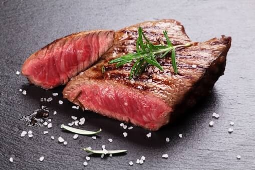 Daging merah dan ikan segar: Butiran garam besar dan kasar dengan rasa asin yang kuat