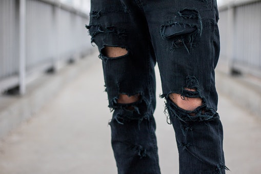 Relaxed fit, berpotongan loose untuk tipe kaki yang besar