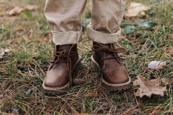 Slip on dan boots: Untuk jalan-jalan atau acara yang sifatnya kasual