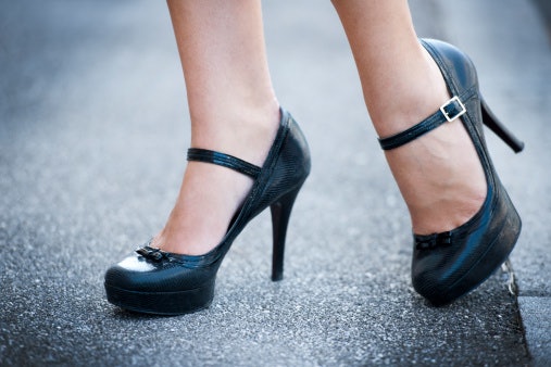 Mary jane pumps untuk tampilan lebih girly