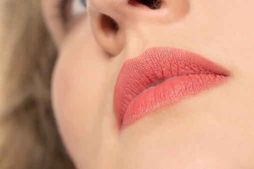 Lipstik matte, untuk warna tahan lama