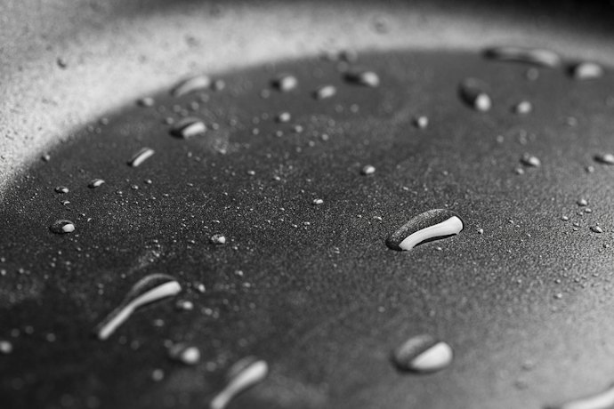 Non-stick coating, mudah dipakai karena memiliki lapisan antilengket