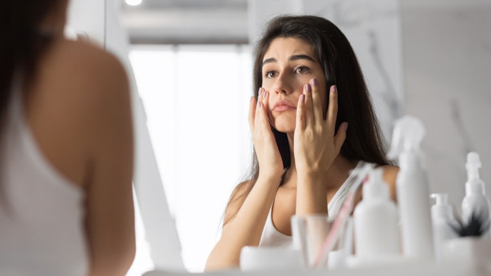Untuk kulit sensitif: Foundation berbahan natural dan bertekstur ringan