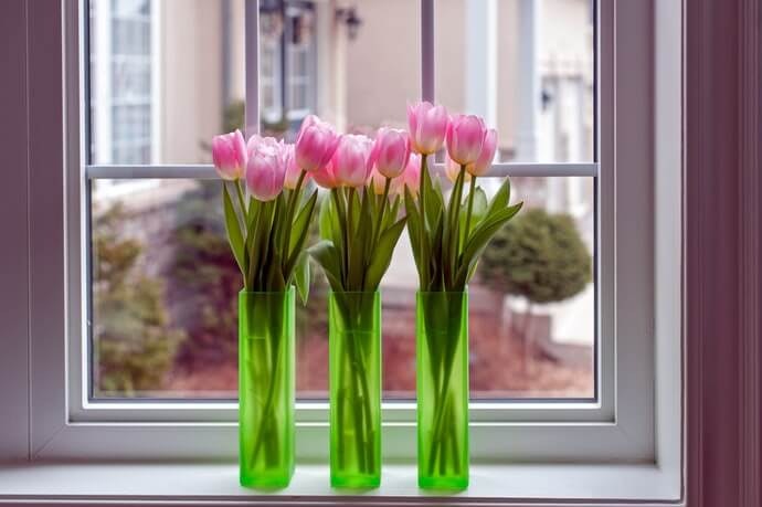 Vas bunga silinder atau bud vase untuk bunga yang tinggi