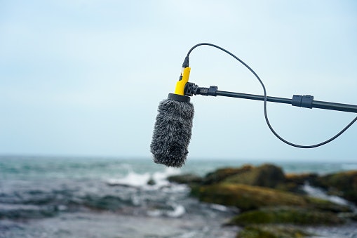 Shotgun mic, dapat digunakan untuk merekam suara di luar ruangan