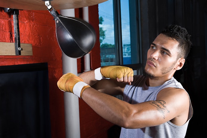 Speed bag, samsak kecil untuk melatih kecepatan dan koordinasi tangan