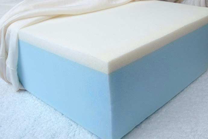 Foam: Ringan dan dapat didapatkan dengan mudah