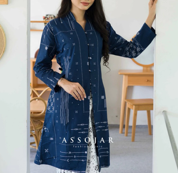Kebaya modern dari merk Assojar: Dilengkapi tali adjustable, cocok untuk semua bentuk tubuh