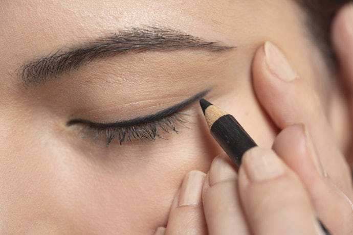 Pencil eyeliner: Cocok bagi pemula dan mudah dihapus