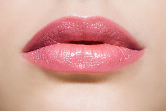 Warna pink, untuk Anda yang memiliki skin tone putih