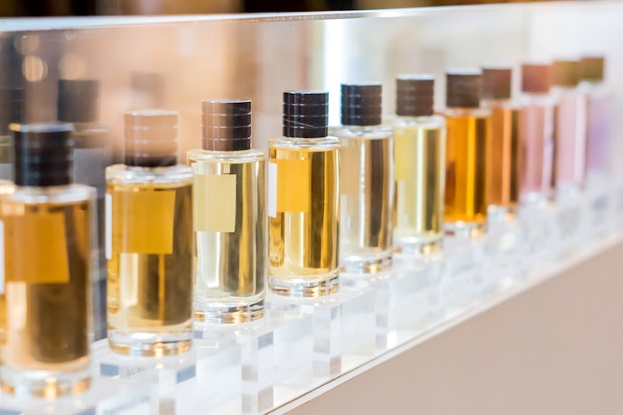 Eau de parfum (EDP), wanginya awet selama 4–6 jam