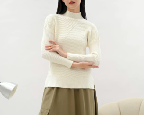 Cammomile: Hadirkan kesan santun dengan model sweater wanita turtleneck