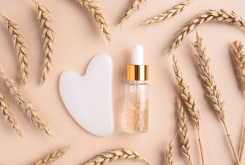 Kandungan soothing agent, seperti oatmeal, bisa dipertimbangkan