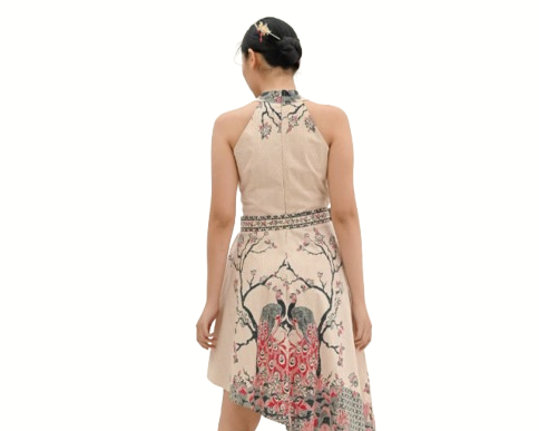 Halter-neck: Produk dari Nuansa Batik mampu menonjolkan keindahan leher dan bahu penggunanya