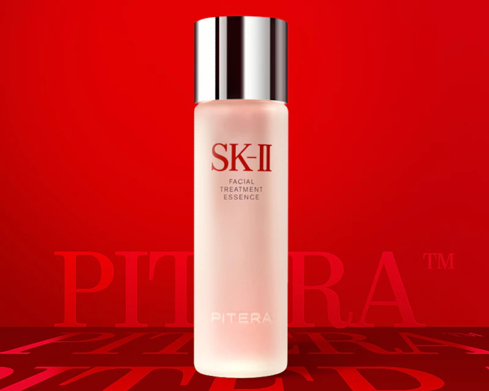 Jika Anda ingin wajah yang tampak lebih glowing, pilih SK-II Facial Treatment Essence