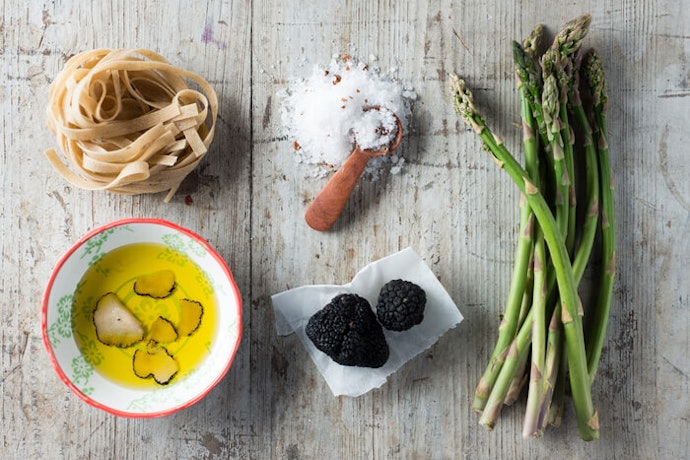 Black truffle: Berasal dari Prancis serta memiliki masa panen lebih panjang