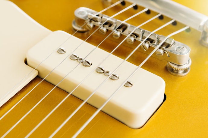 P90, suara menggeram diikuti tone bass yang warm