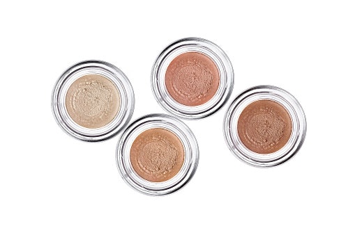 Cream eyeshadow, memiliki pigmentasi yang tinggi