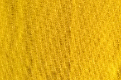 Polyester atau microfiber: Lebih tahan air dan permukaannya licin