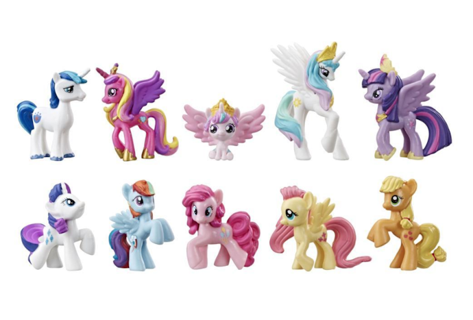 Doll & plush toys, posenya tetap dan ukurannya bervariasi