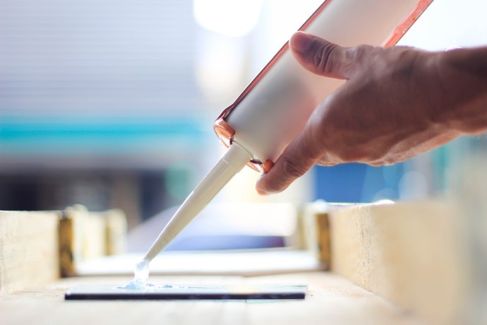 Lem silikon: Tahan terhadap perubahan suhu