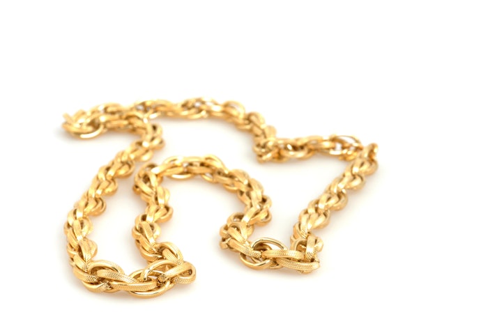 Yellow gold, untuk skin tone hangat
