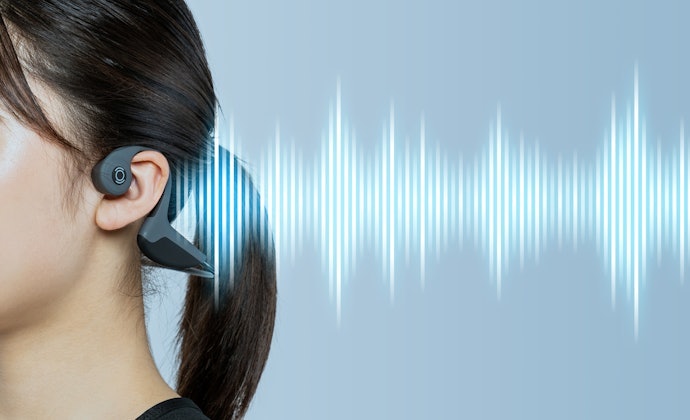 Bluetooth 5.0 atau terbaru: Menawarkan suara berkualitas yang minim latency