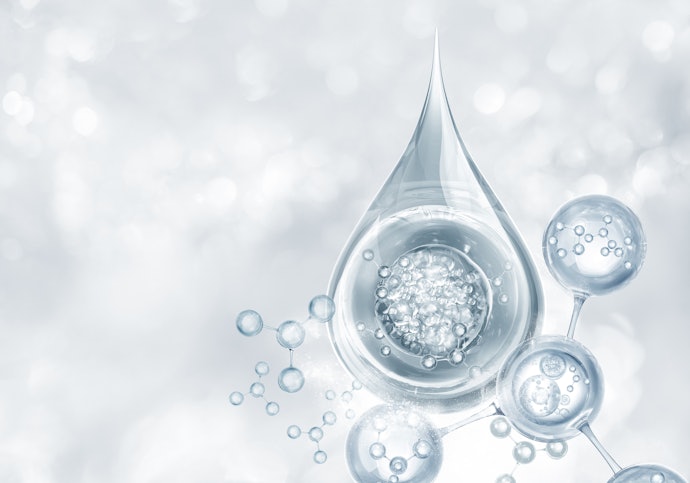 Pastikan juga ada kandungan pelembap hyaluronic acid