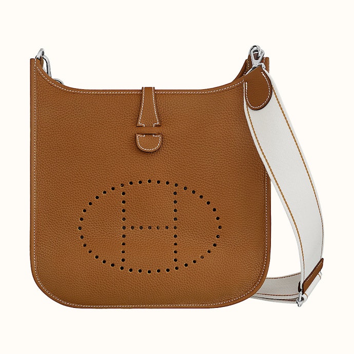 Tipe Evelyne: Populer di antara penggemar sling bag