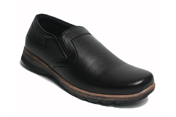 Pantofel dan boots: Cocok untuk tampil formal dan elegan