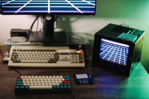 Jika Anda sering bepergian atau WFC, pertimbangkan mechanical wireless keyboard 75%