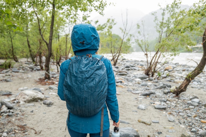 Tersedia rain cover, praktis melindungi saat hujan