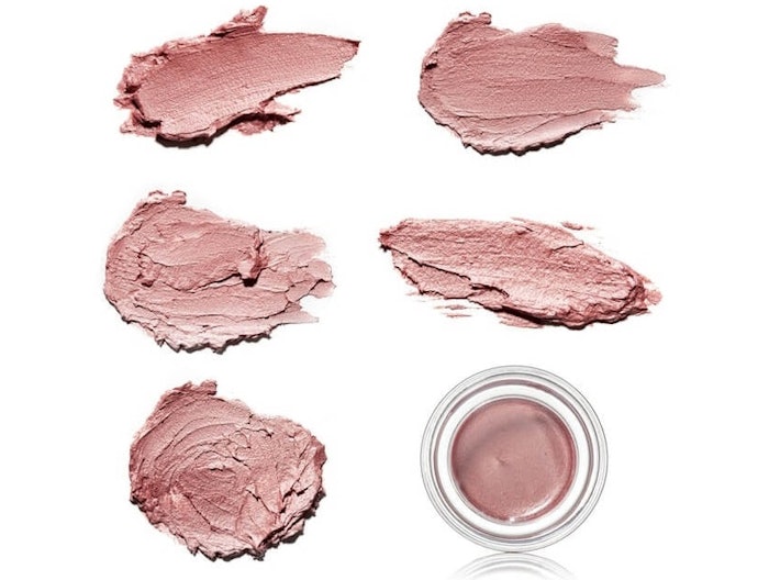 Cream dan cream powder: Hasilkan riasan mata dewy