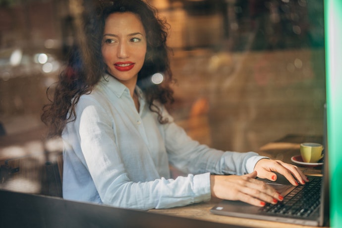 Lengan panjang, lebih hangat dan menghadirkan kesan rapi