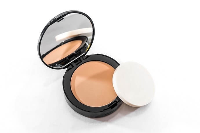 Powder foundation, dapat menyerap minyak berlebih pada kulit berminyak