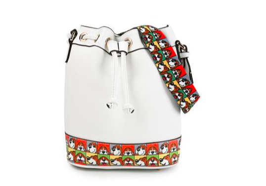 Bucket bag, bentuknya unik dan khas