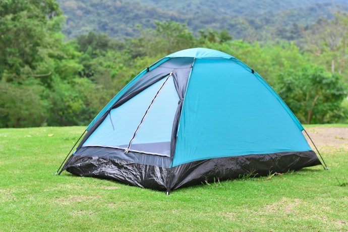 Tenda dome, bobotnya relatif ringan dan banyak pilihan model yang terjangkau