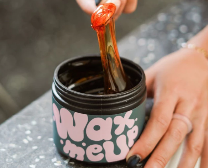 Untuk area sensitif, pilih sugar waxing bertekstur lengket - kental