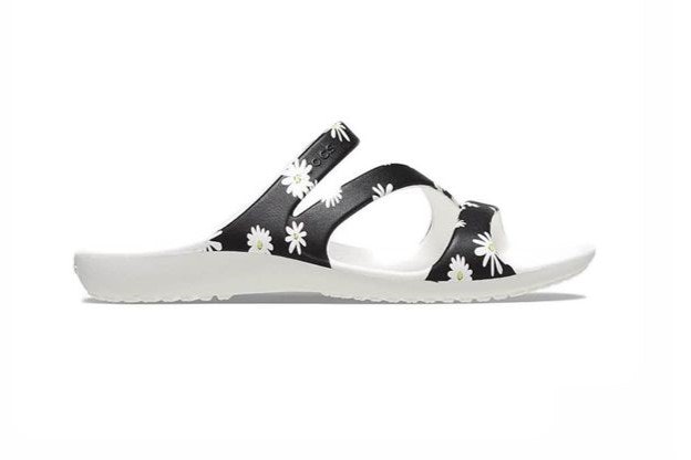 Kadee: Sandal stylish dengan tali berbentuk Z