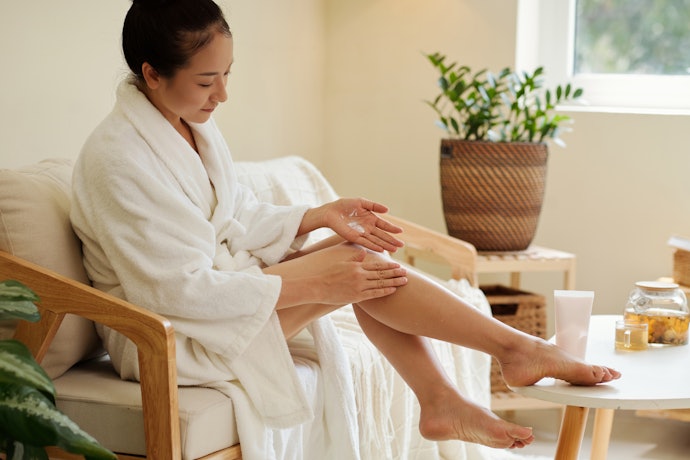 Untuk melembapkan kulit yang sangat kering: Pilih body serum dengan pelembap humektan, emolien, dan oklusif