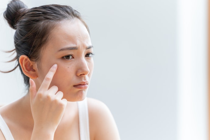 Kulit berminyak & berjerawat: pilih sabun cuci muka dengan kandungan niacinamide atau tea tree