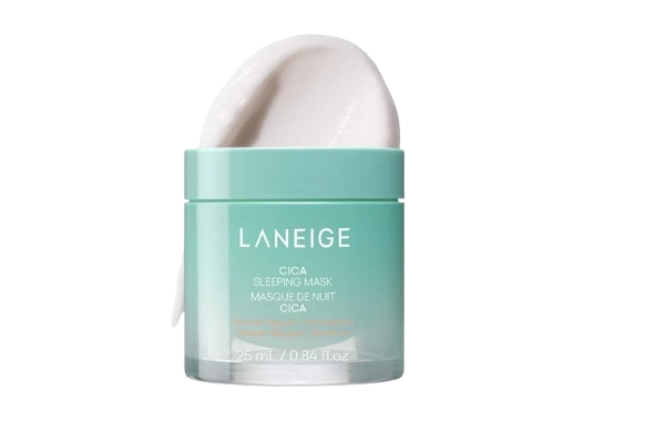 Pilih sheet mask atau sleeping mask karena mengandung lebih banyak pelembap; Hindari clay mask dan peel-off mask yang lebih berisiko mengiritasi kulit