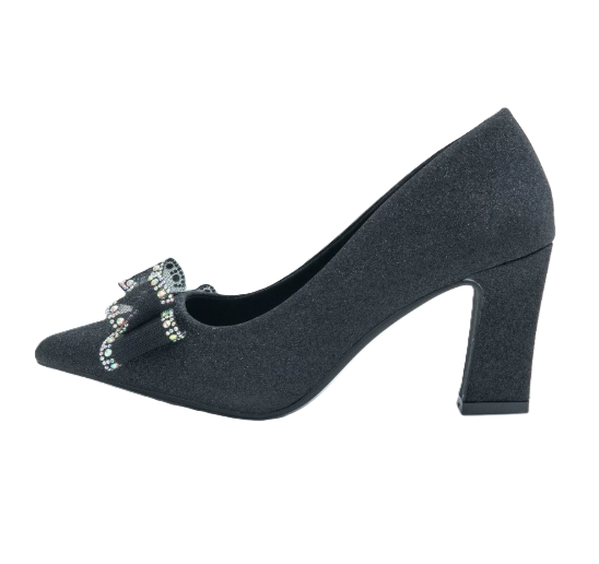 Ellora: Ciptakan kesan unik dan stylish dengan bahan heels yang bervariasi