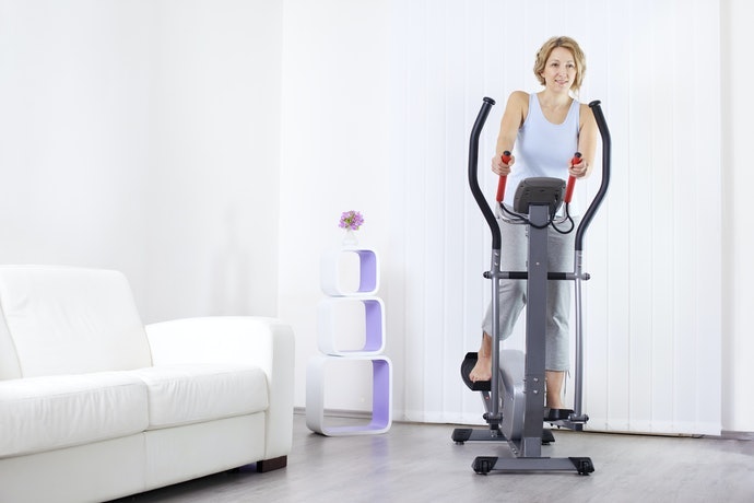 Untuk diet, cross trainer dengan fitur perhitungan kalori yang terbakar