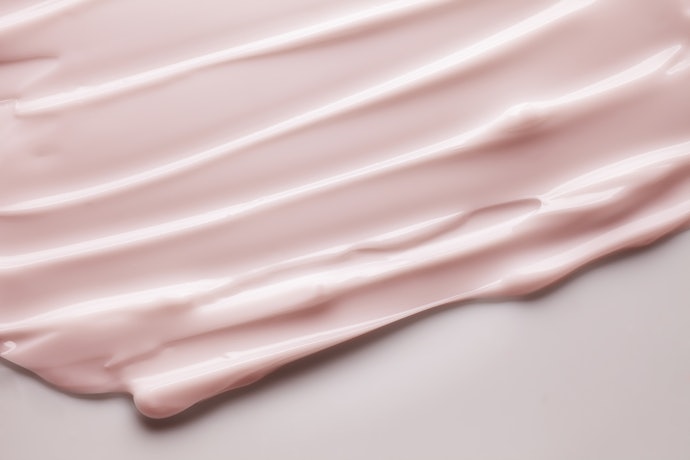 Kulit sensitif-kering: Pilih night cream dengan tekstur krim