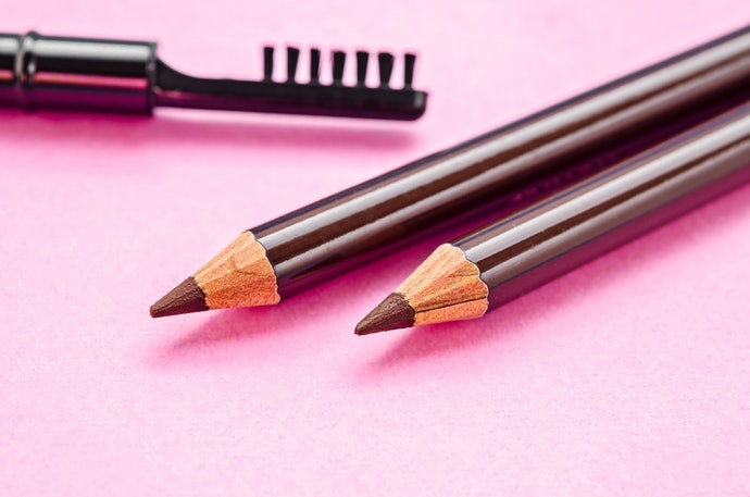 Eyebrow 2-in-1, lebih praktis saat digunakan