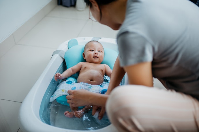 Bak mandi dengan bantalan, memberi keamanan ekstra