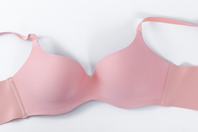 Seamless bra yang tidak menjiplak di pakaian