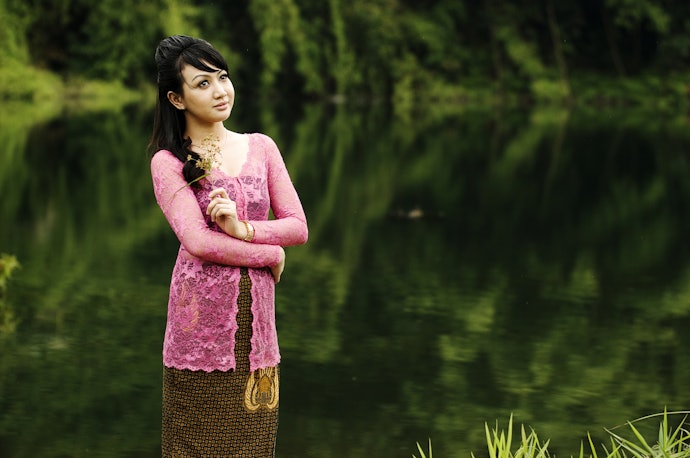 Kerah V, bantu seimbangkan bahu yang lebar