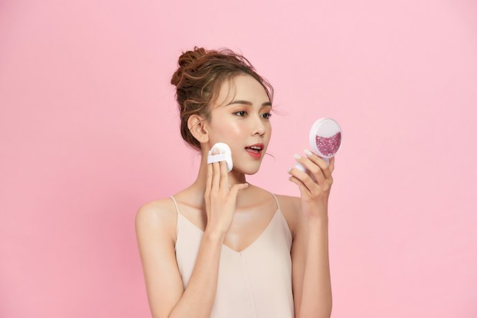 Kulit kering atau normal: Pilih cushion dengan hasil akhir dewy atau glowing